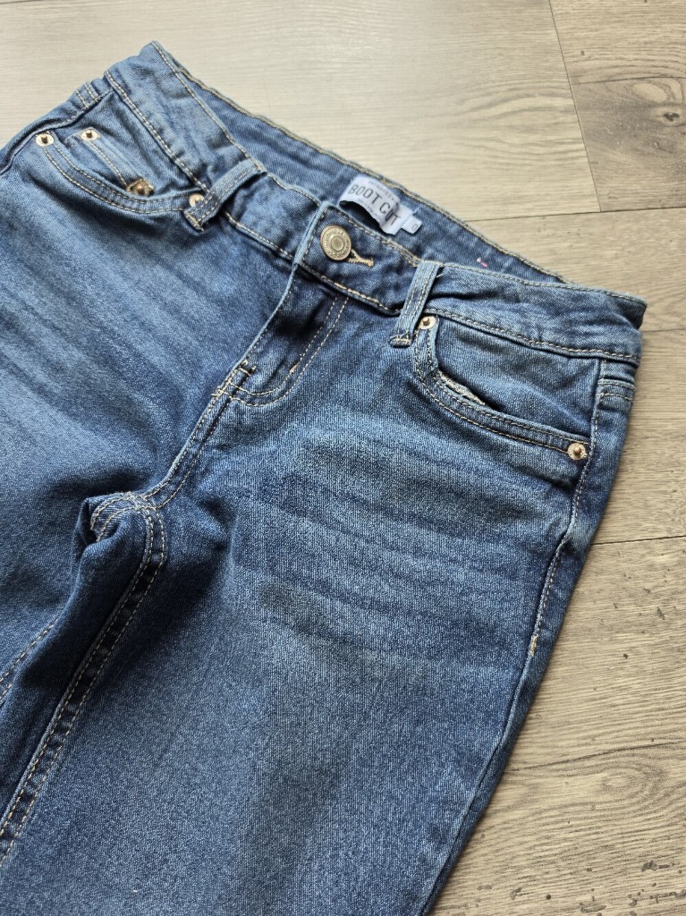 Classic Mid-Blue Women's Stretch Jeans - Picture 3 of 8